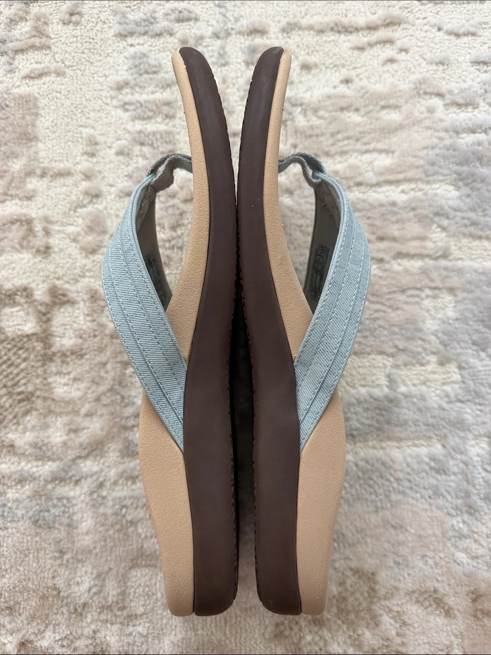 Women’s Arch Suppory Flip Flop Sandals in Light Blue and Tan